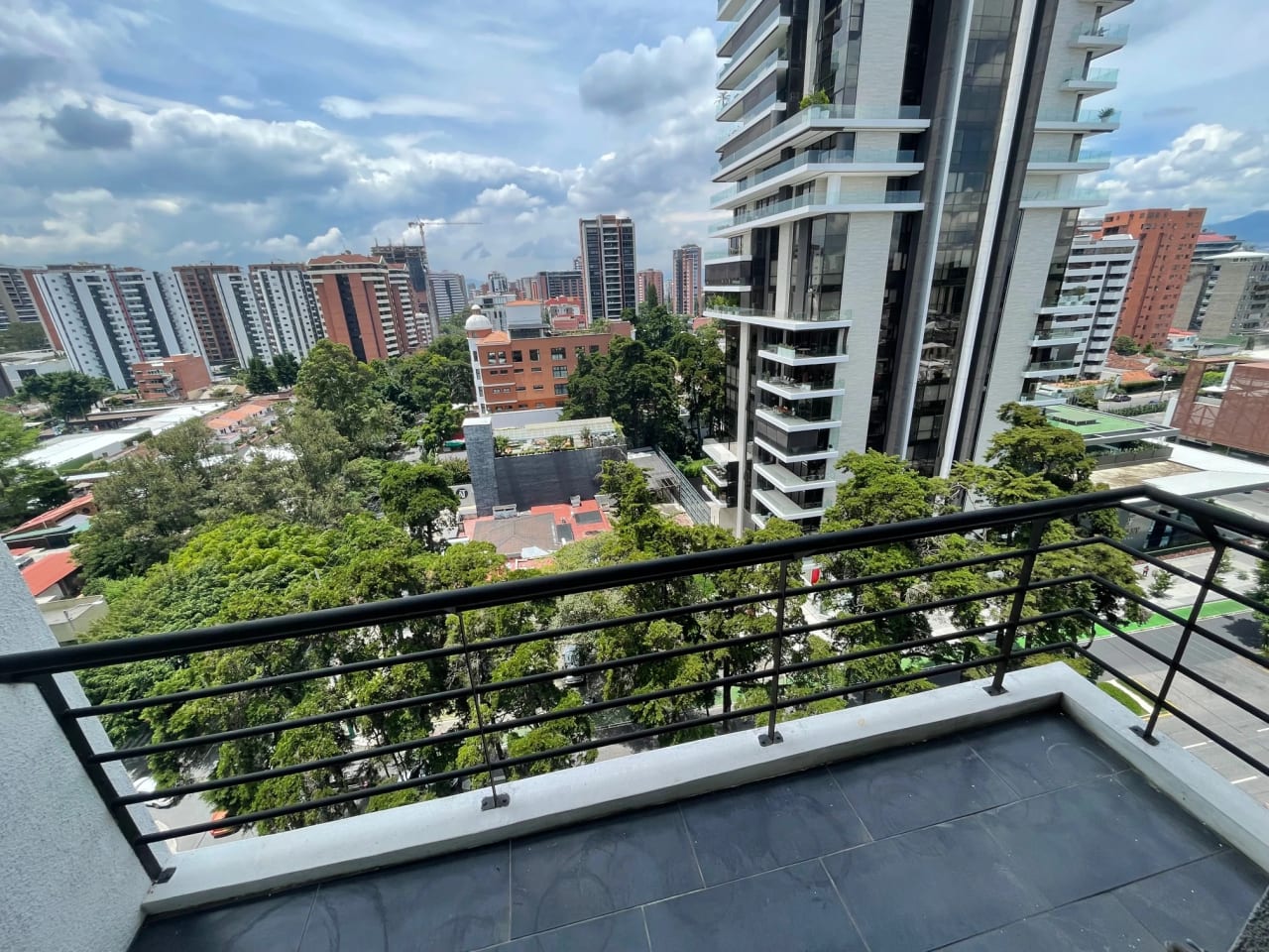 Rento apartamento de 3 dormitorios en Zona 14 CERCA DE EUROPLAZA — Apartamento en Alquiler en Catania, Zona 14, Guatemala, Ciudad — foto 5 de 17