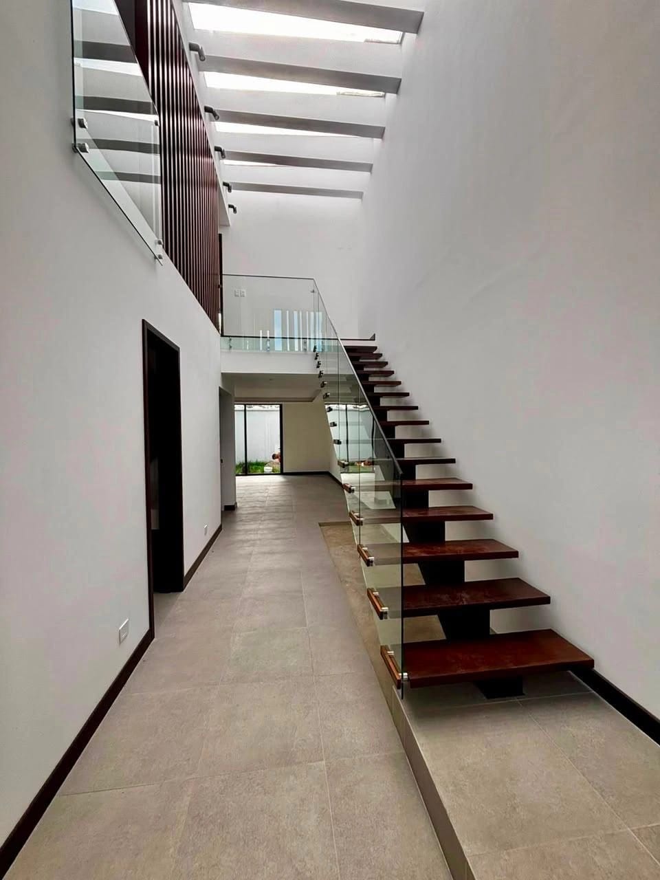 Rento casa en Zona 10 CONDOMINIO DE LUJO — Casa en Alquiler en Zona 10, Guatemala, Ciudad — foto 3 de 17