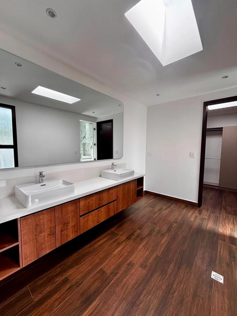 Rento casa en Zona 10 CONDOMINIO DE LUJO — Casa en Alquiler en Zona 10, Guatemala, Ciudad — foto 11 de 17
