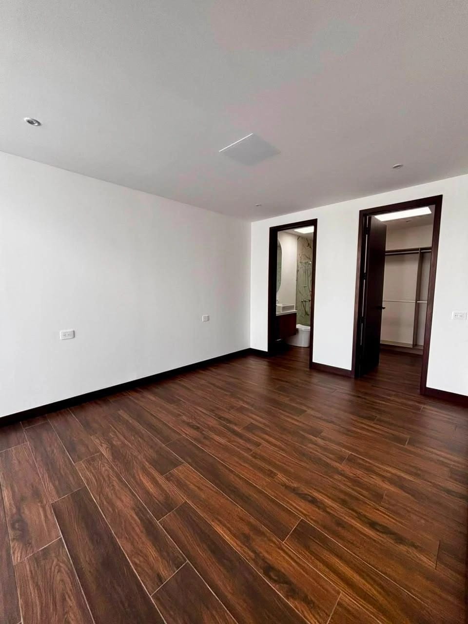 Rento casa en Zona 10 CONDOMINIO DE LUJO — Casa en Alquiler en Zona 10, Guatemala, Ciudad — foto 15 de 17