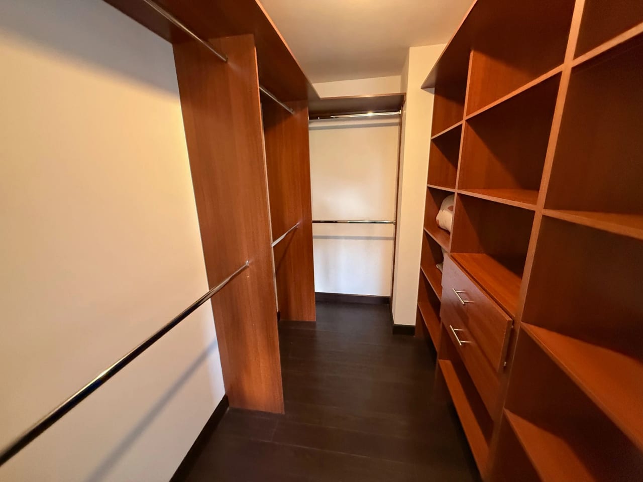 Rento apartamento en Zona 14 EDIFICIO EXCLUSIVO CERCA EUROPLAZA — Apartamento en Alquiler en Catania, Zona 14, Guatemala, Ciudad — foto 13 de 17