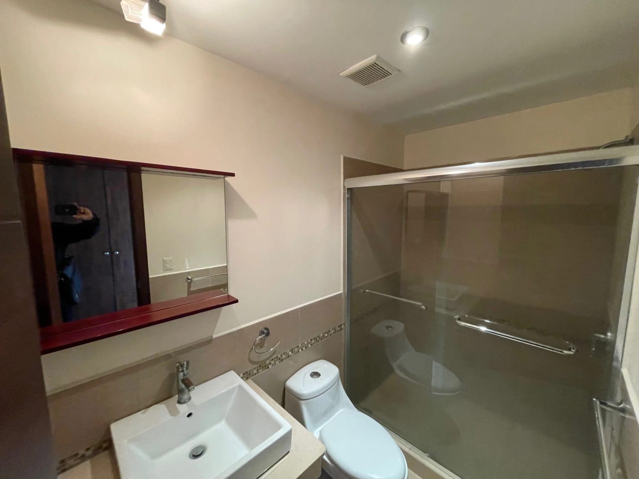 Rento apartamento en Zona 14 EDIFICIO EXCLUSIVO CERCA EUROPLAZA — Apartamento en Alquiler en Catania, Zona 14, Guatemala, Ciudad — foto 6 de 17