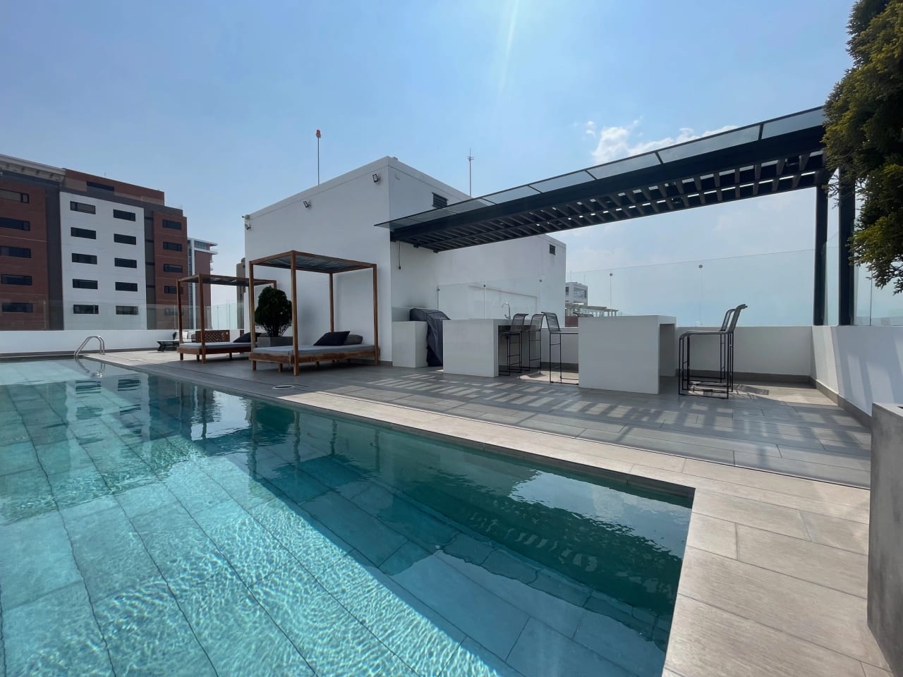 Rento apartamento en Zona 14 EDIFICIO EXCLUSIVO ROOFTOP CON PISCINA — Apartamento en Alquiler en Casa Roble, Zona 14, Guatemala, Ciudad — foto 3 de 17