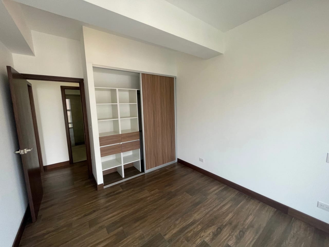 Rento apartamento en Zona 14 EDIFICIO EXCLUSIVO ROOFTOP CON PISCINA — Apartamento en Alquiler en Casa Roble, Zona 14, Guatemala, Ciudad — foto 15 de 17