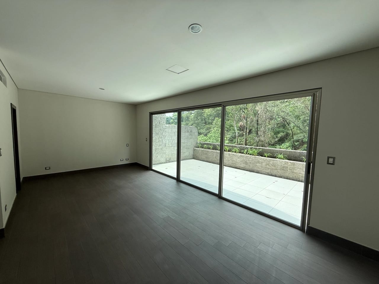 Rento apartamento tipo STUDIO CON TERRAZA en Zona 10 CERCA ZONA PADERA — Apartamento en Alquiler en Laderas de Florencia, Zona 10, Guatemala, Ciudad — foto 8 de 17
