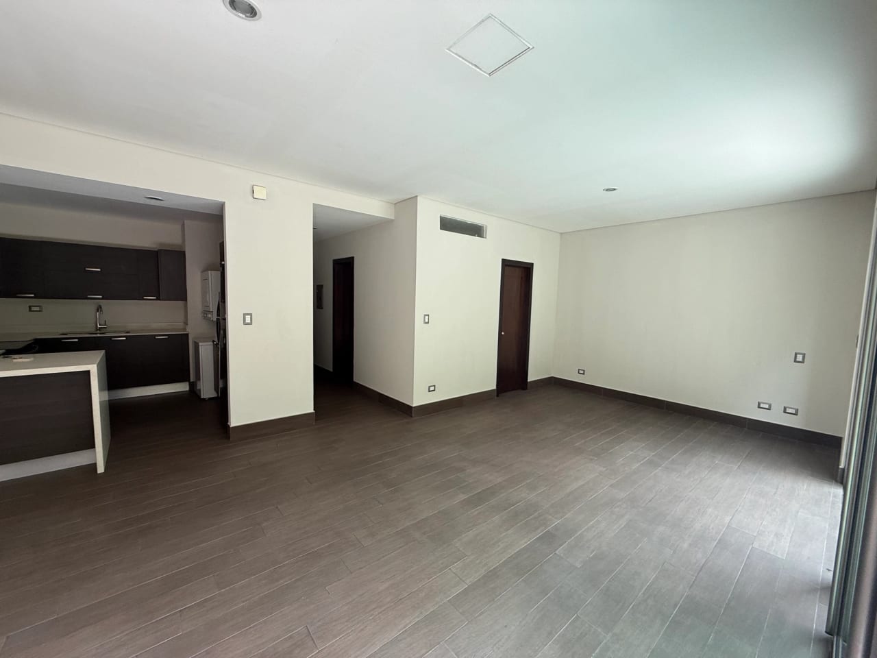 Rento apartamento tipo STUDIO CON TERRAZA en Zona 10 CERCA ZONA PADERA — Apartamento en Alquiler en Laderas de Florencia, Zona 10, Guatemala, Ciudad — foto 11 de 17