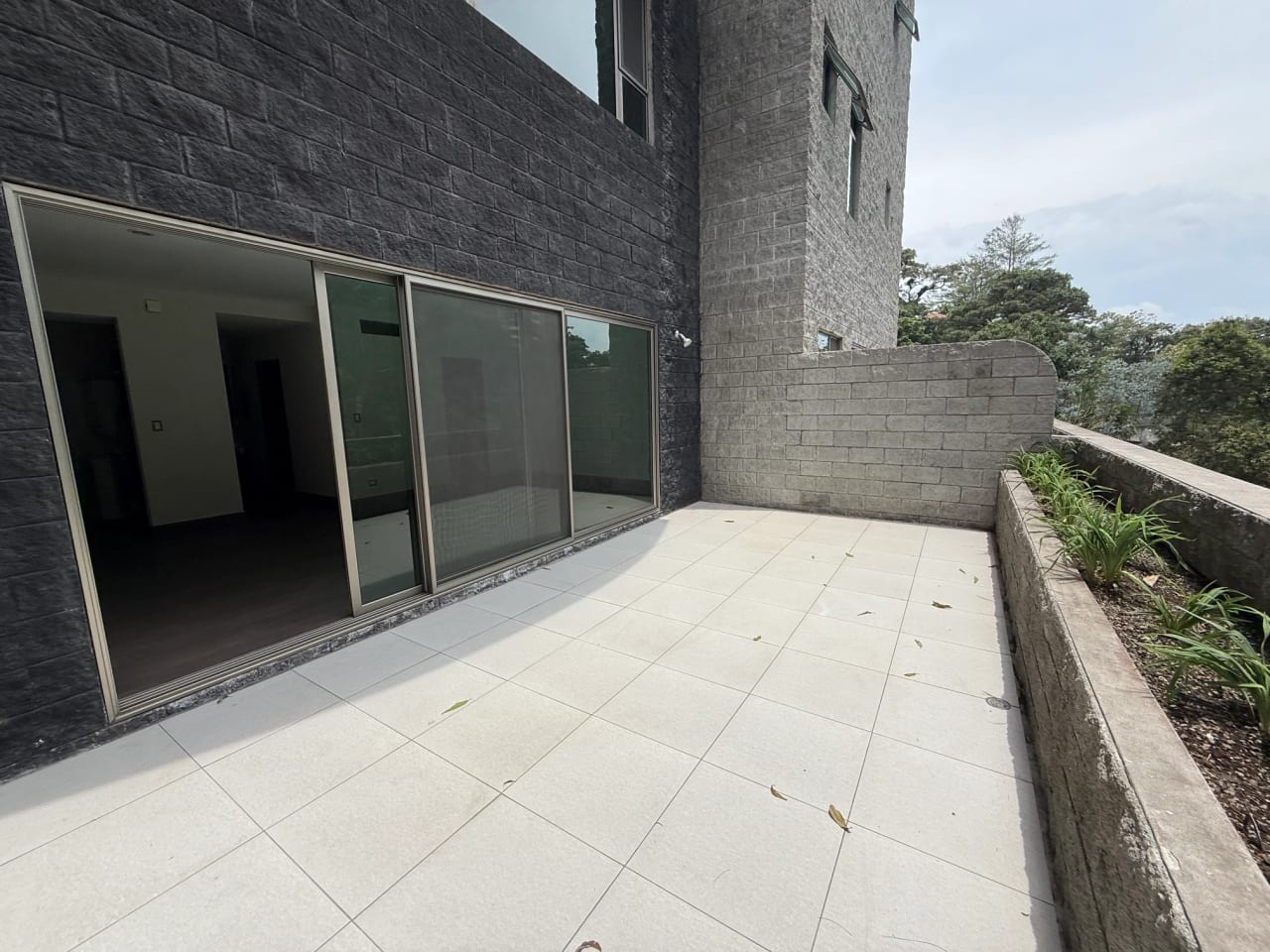 Rento apartamento tipo STUDIO CON TERRAZA en Zona 10 CERCA ZONA PADERA — Apartamento en Alquiler en Laderas de Florencia, Zona 10, Guatemala, Ciudad — foto 12 de 17