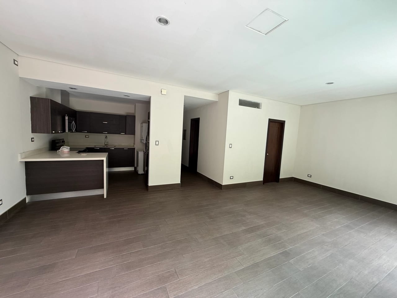 Rento apartamento en Zona 10 CERCA DE ZONA PRADERA — Apartamento en Alquiler en Laderas de Florencia, Zona 10, Guatemala, Ciudad — foto 9 de 17