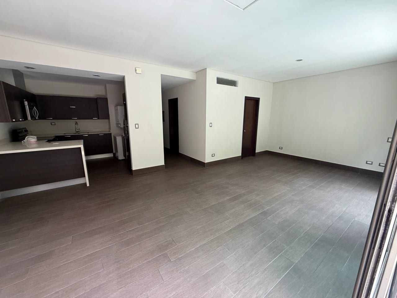 Rento apartamento en Zona 10 CERCA DE ZONA PRADERA — Apartamento en Alquiler en Laderas de Florencia, Zona 10, Guatemala, Ciudad — foto 12 de 17