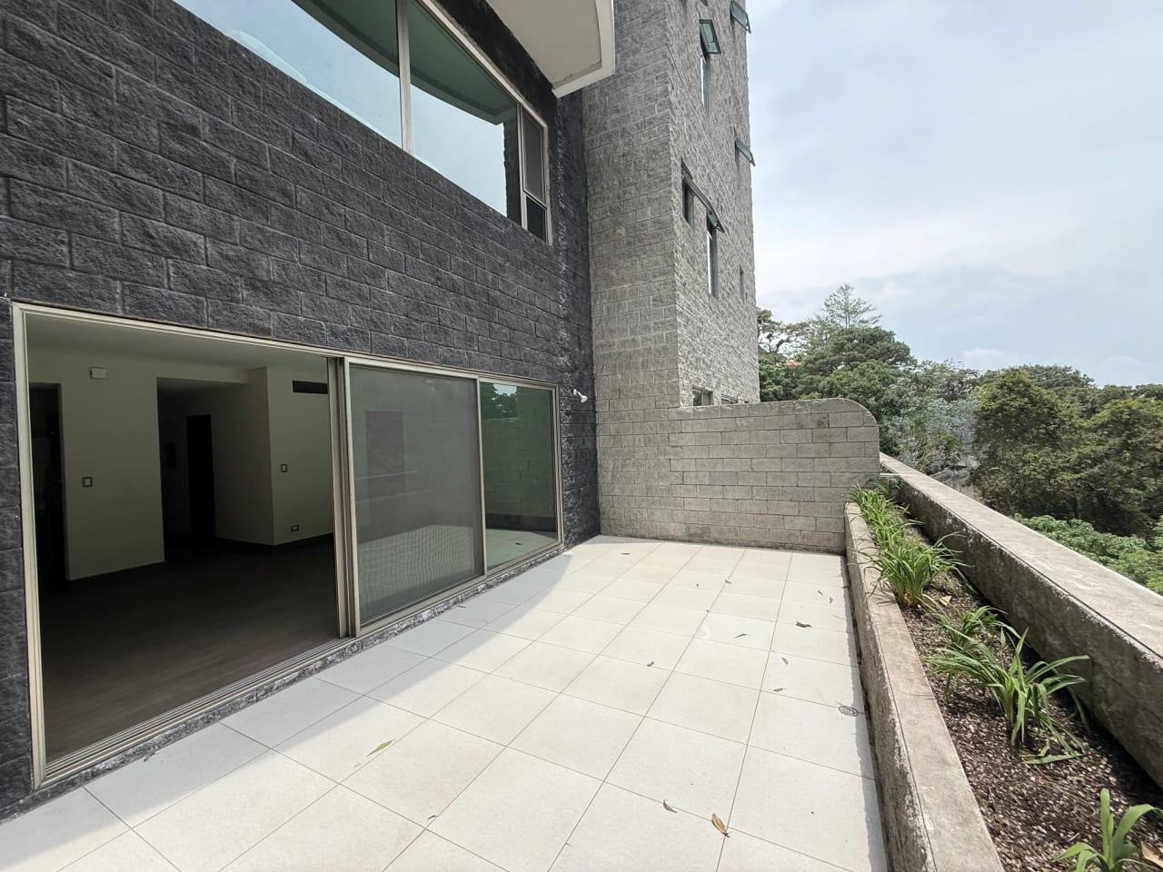 Rento apartamento en Zona 10 CERCA DE ZONA PRADERA — Apartamento en Alquiler en Laderas de Florencia, Zona 10, Guatemala, Ciudad — foto 17 de 17