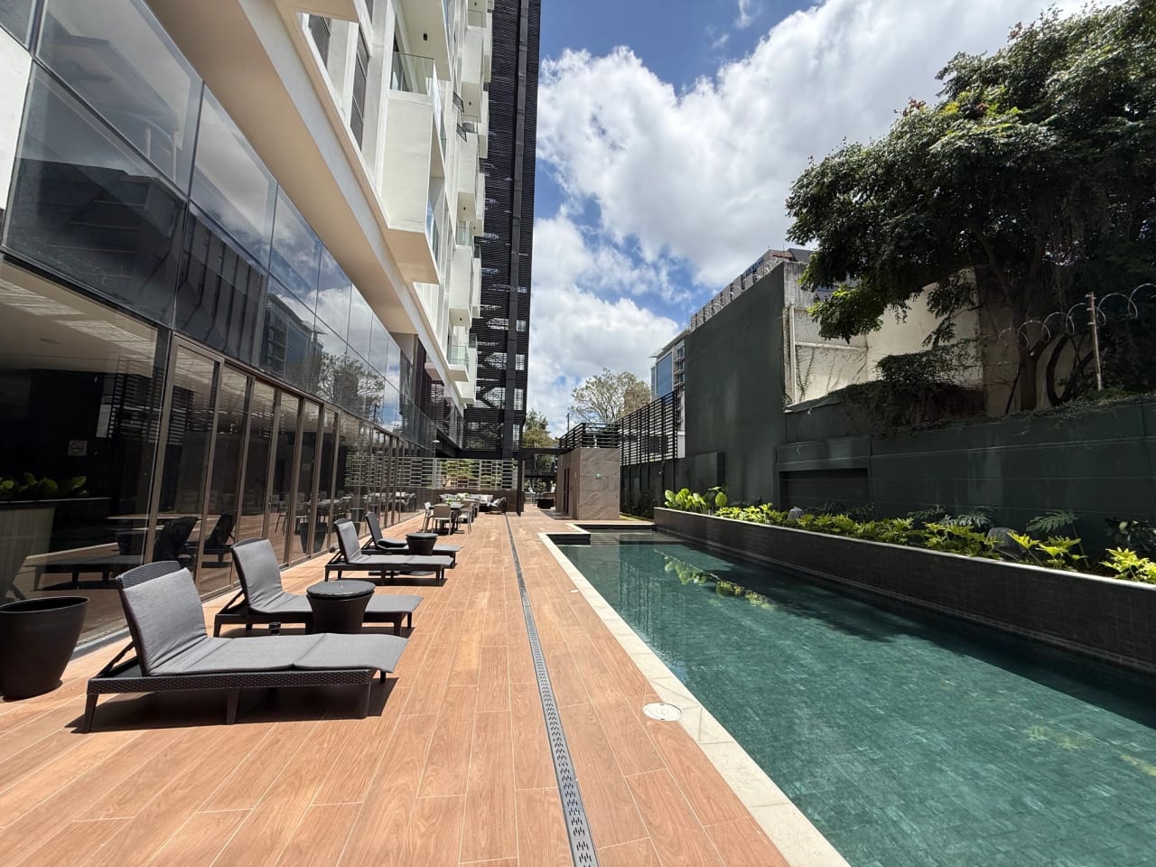 Rento apartamento en Zona 10 EDIFICIO NUEVO CON AMENIDADES DE LUJO — Apartamento en Alquiler en Atarah, Zona 10, Guatemala, Ciudad — foto 1 de 17