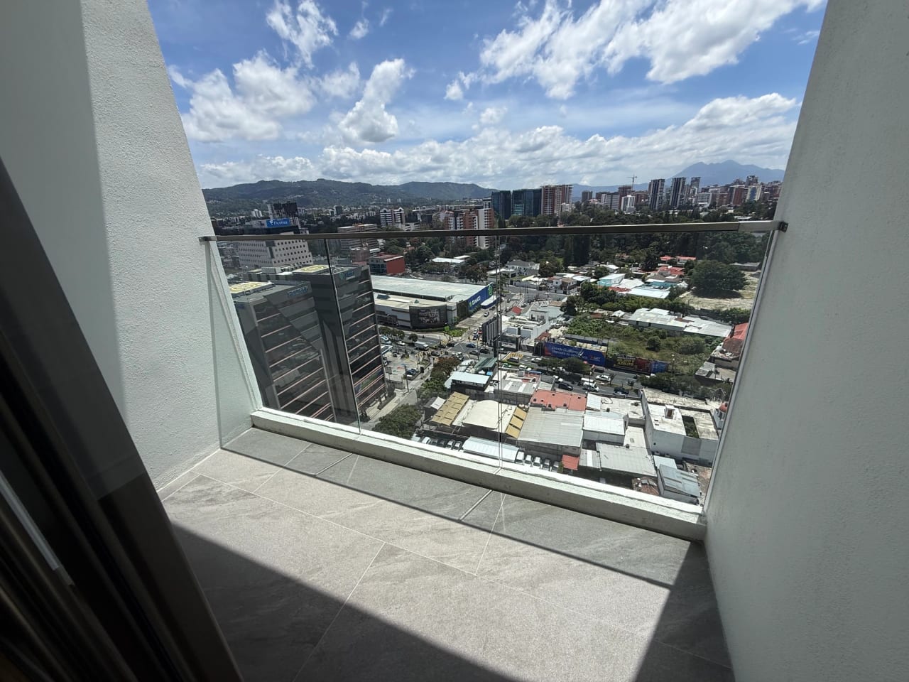 Rento apartamento en Zona 10 EDIFICIO NUEVO CON AMENIDADES DE LUJO — Apartamento en Alquiler en Atarah, Zona 10, Guatemala, Ciudad — foto 14 de 17