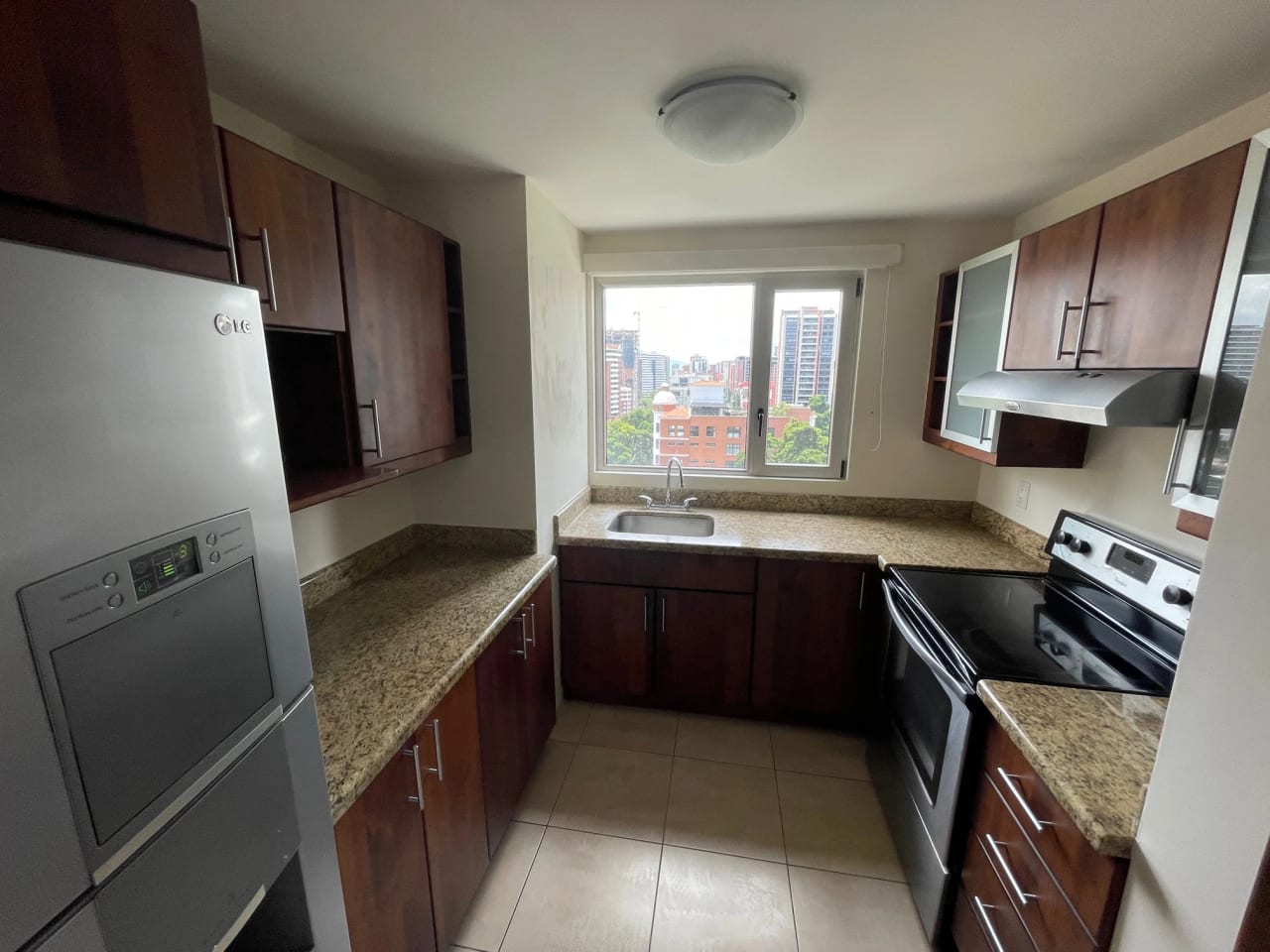 Rento apartamento de 3 dormitorios en Zona 14 CERCA DE EUROPLAZA — Apartamento en Alquiler en Catania, Zona 14, Guatemala, Ciudad — foto 15 de 17