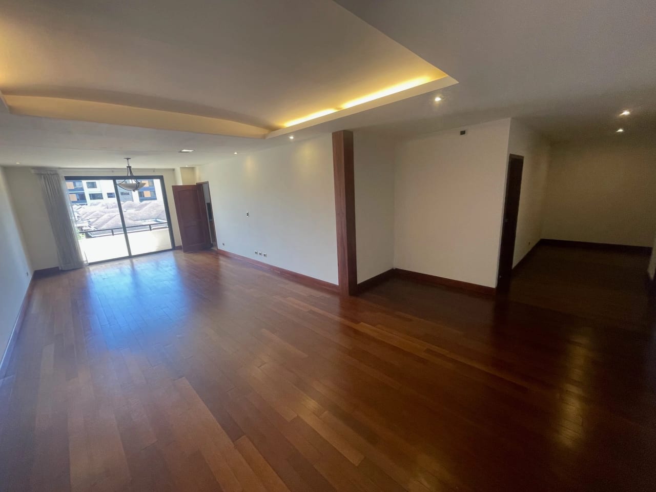 Rento apartamento en Oakland EDIFICIO EXCLUSIVO CERCA DE OAKLAND MALL — Apartamento en Alquiler en Oakland I, Zona 10, Guatemala, Ciudad — foto 7 de 17