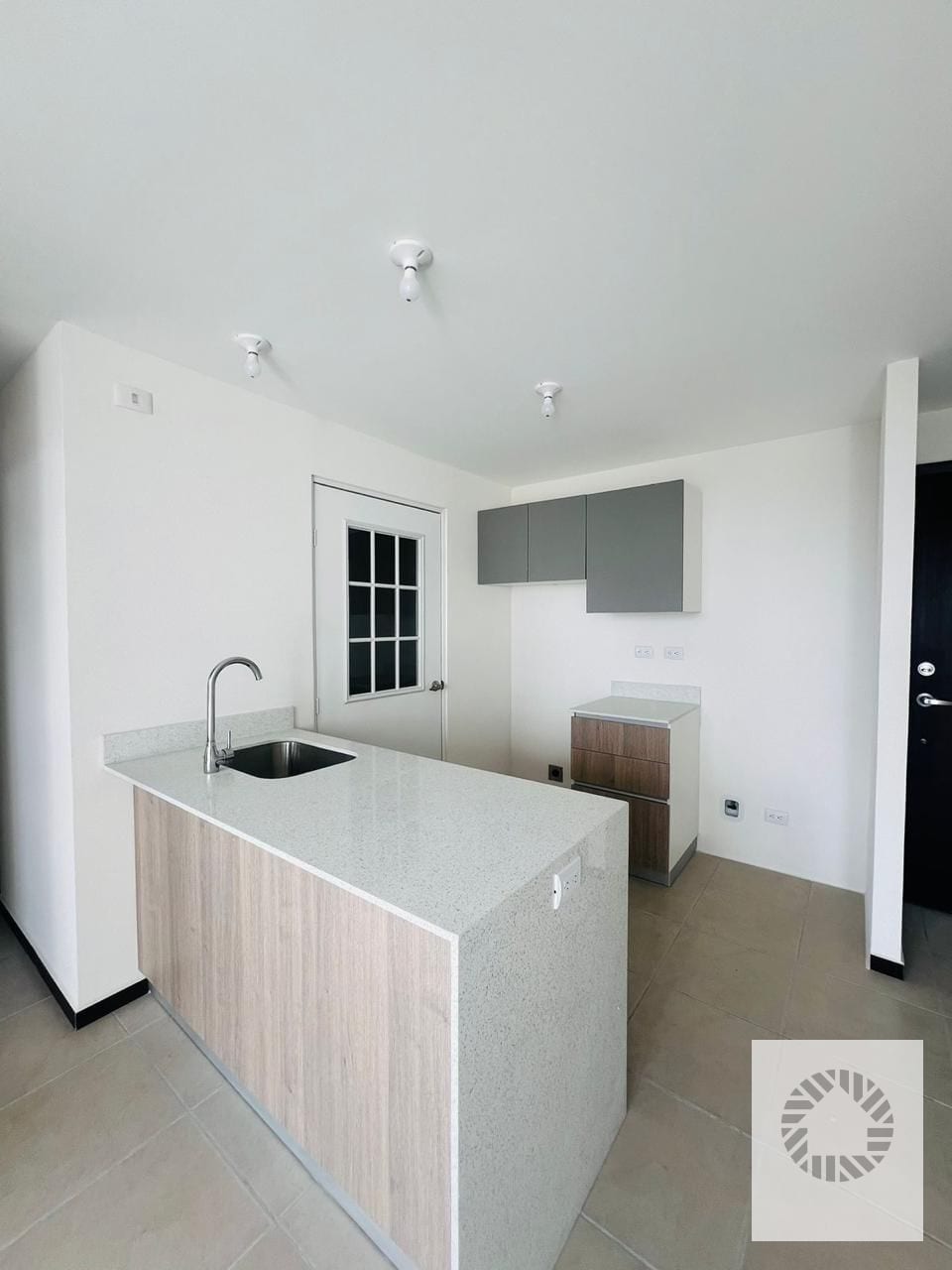 Bonito Apartamento en nivel alto — Apartamento en Alquiler en Parque San Jorge, Zona 11, Guatemala, Ciudad — foto 1 de 12