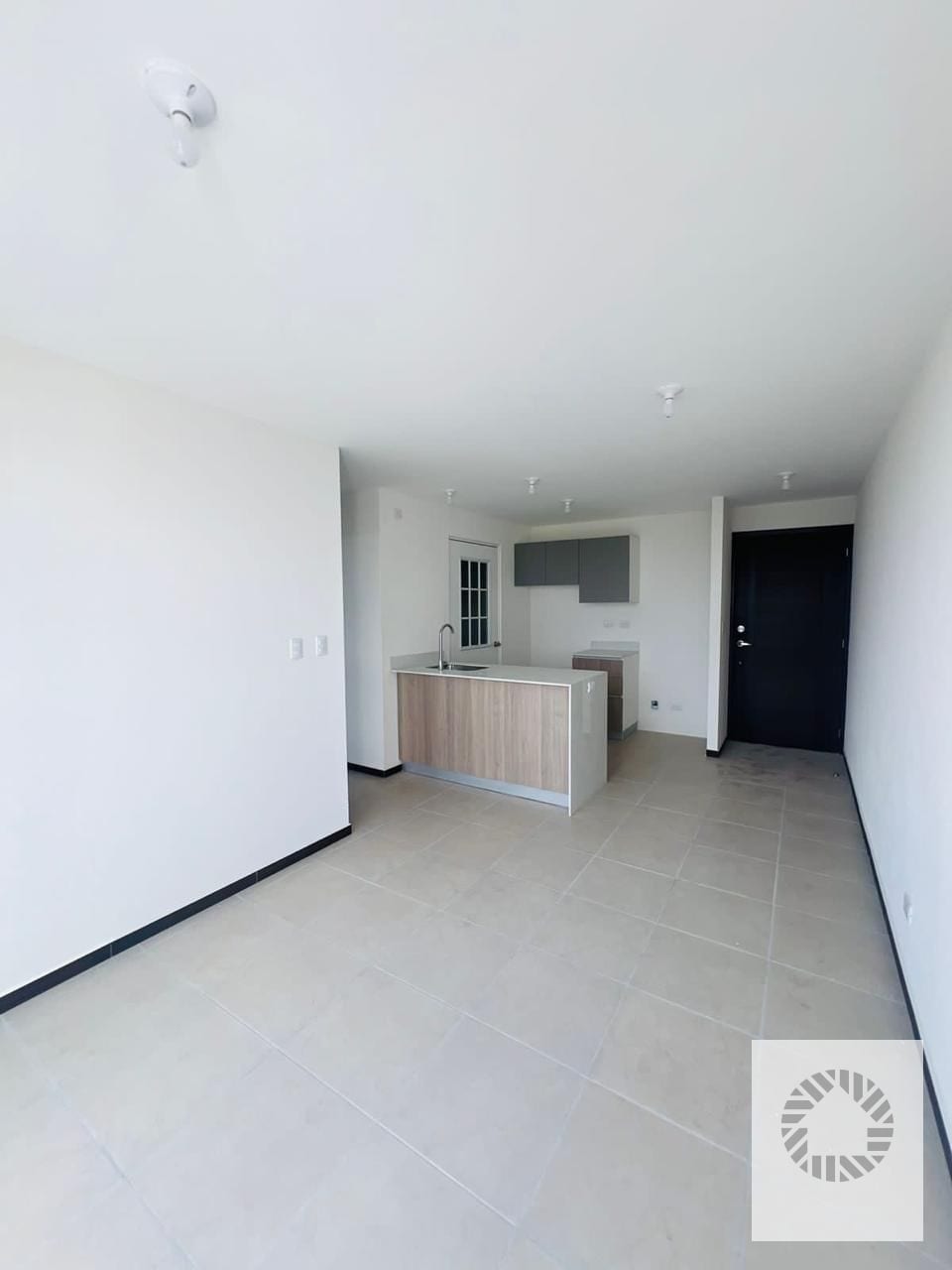 Bonito Apartamento en nivel alto — Apartamento en Alquiler en Parque San Jorge, Zona 11, Guatemala, Ciudad — foto 2 de 12