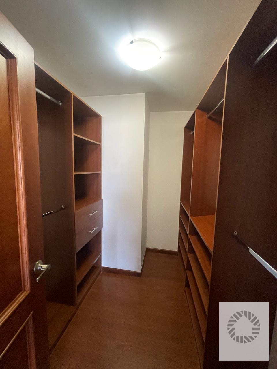 Rento Amplio Apartamento Edificio Boticelli, Zona 15 — Edificio en Alquiler en Botticelli, Zona 15, Guatemala, Ciudad — foto 2 de 15