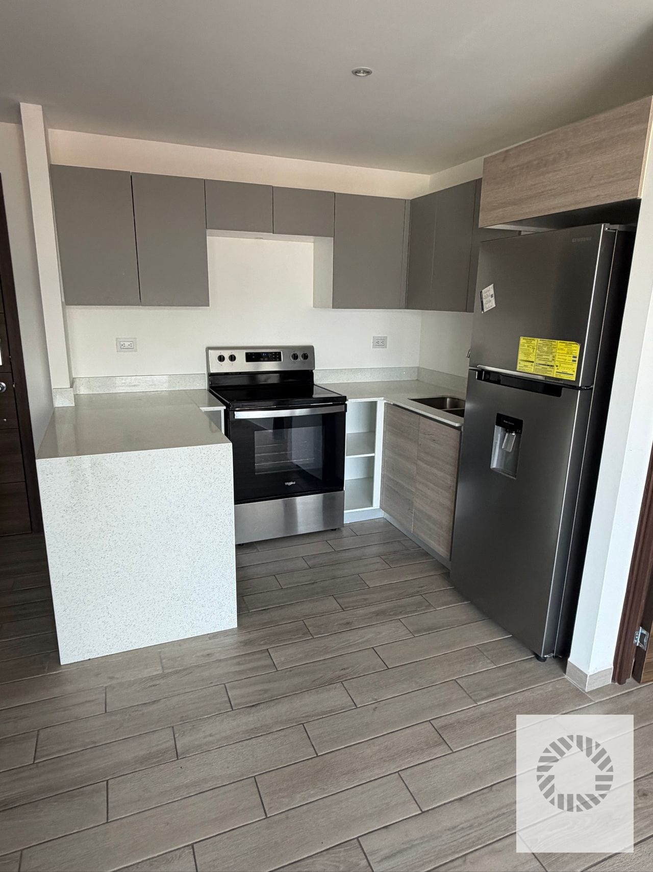Bonito Apartamento — Apartamento en Alquiler en Parque 10, Zona 10, Guatemala, Ciudad — foto 3 de 10