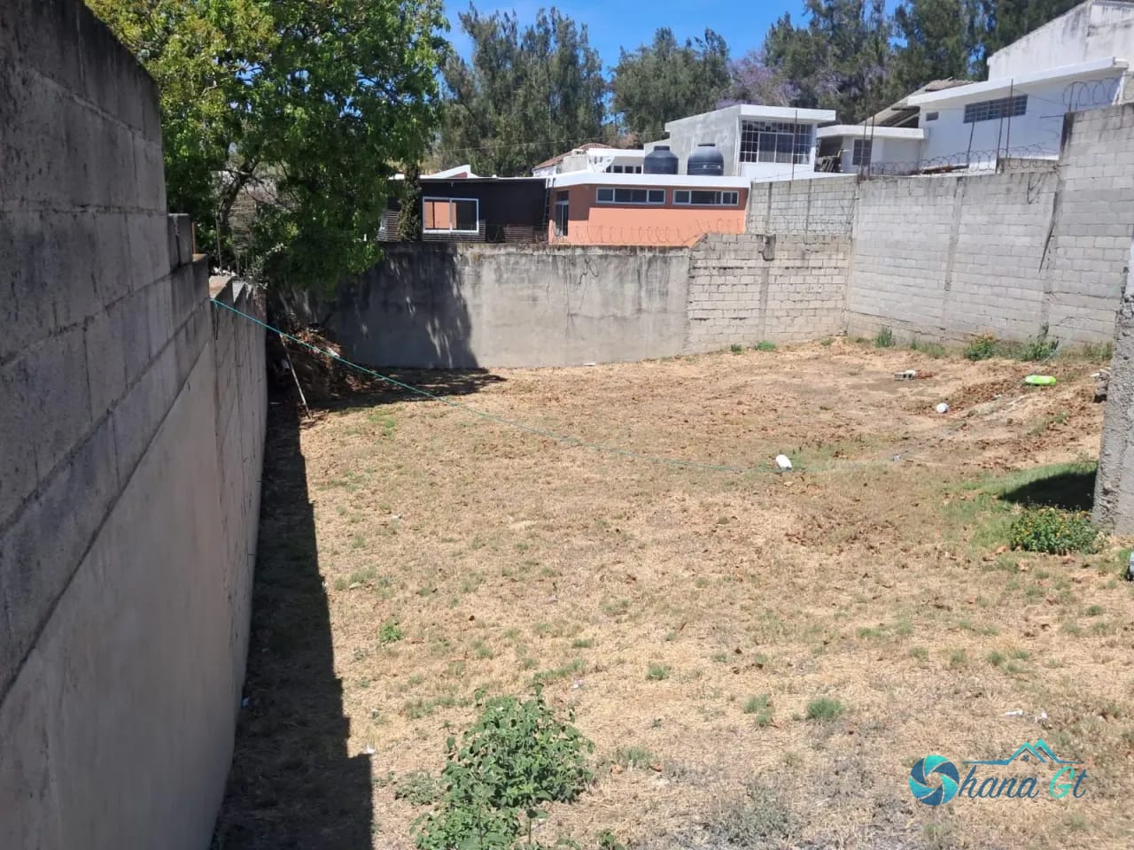 TERRENO CON APARTAMENTO EN VENTA, CD. SAN CRISTOBAL — Terreno en Venta en Zona 8 Mixco, Guatemala, Ciudad — foto 1 de 11
