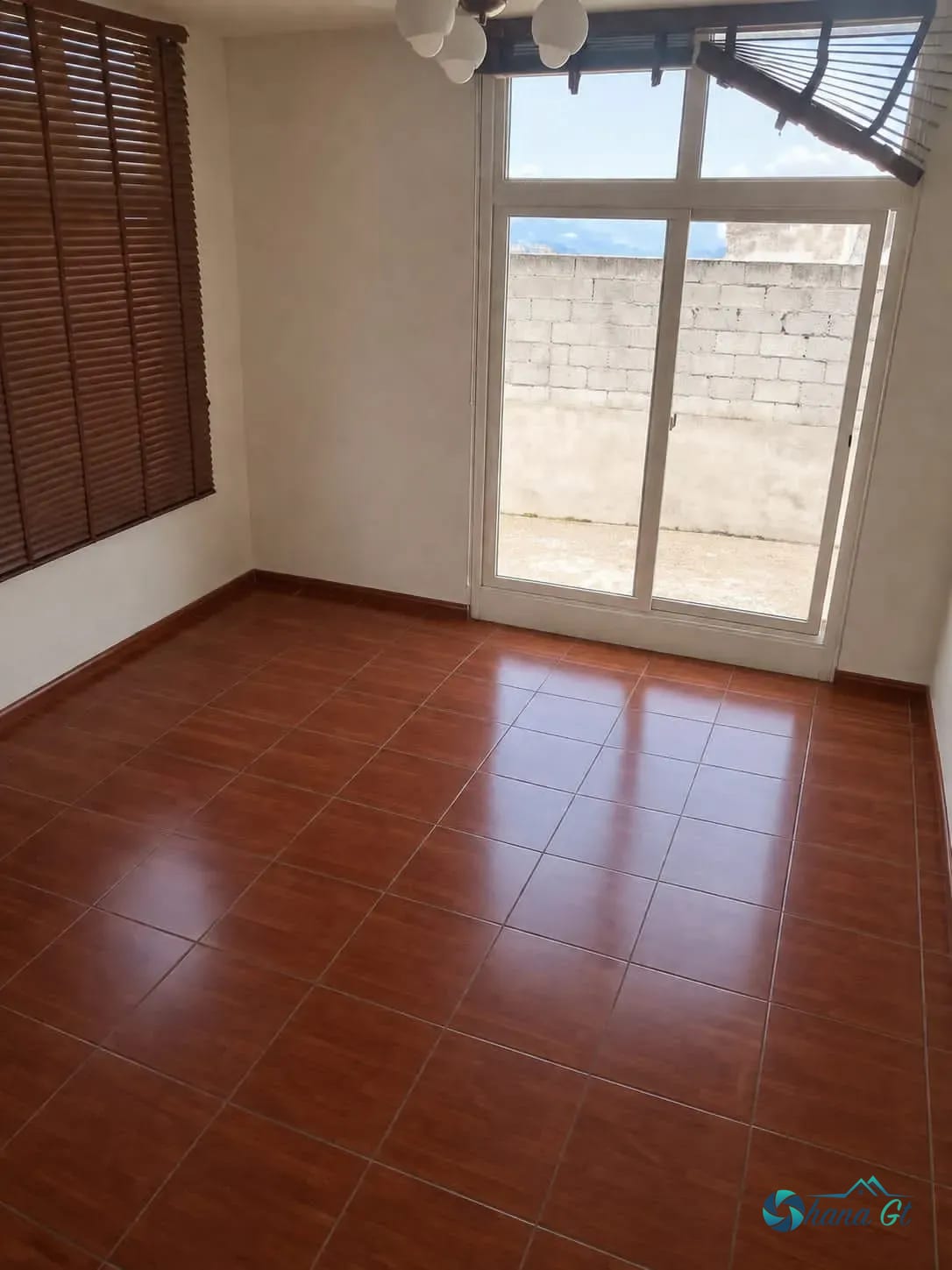 TERRENO CON APARTAMENTO EN VENTA, CD. SAN CRISTOBAL — Terreno en Venta en Zona 8 Mixco, Guatemala, Ciudad — foto 7 de 11