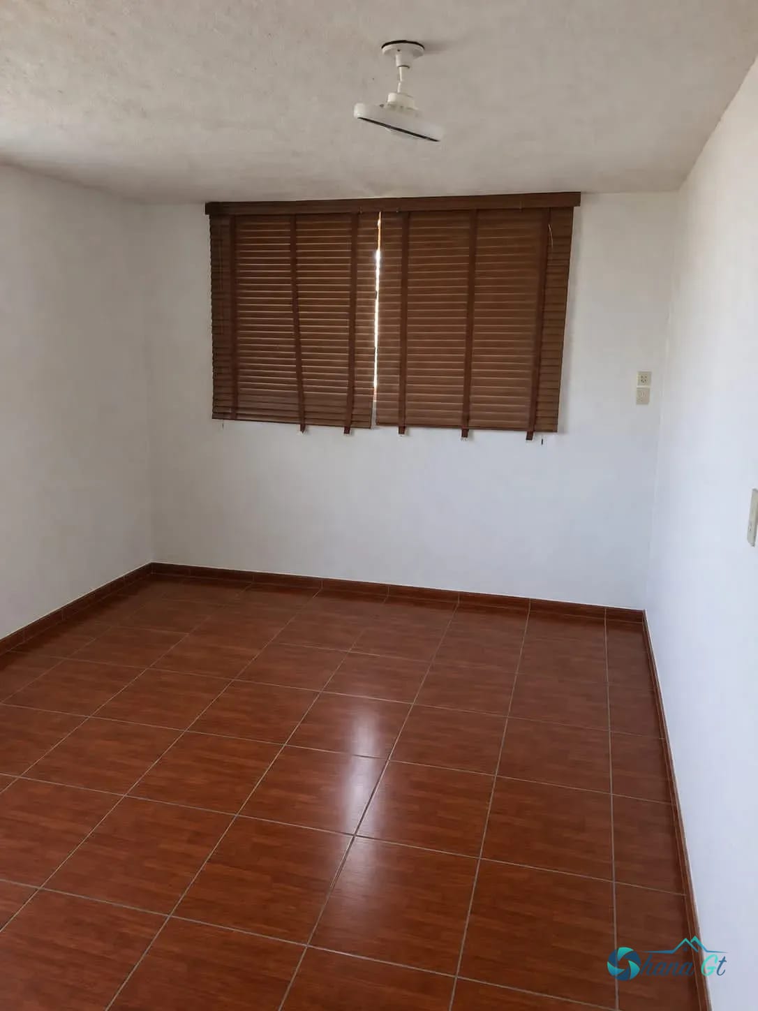 TERRENO CON APARTAMENTO EN VENTA, CD. SAN CRISTOBAL — Terreno en Venta en Zona 8 Mixco, Guatemala, Ciudad — foto 10 de 11