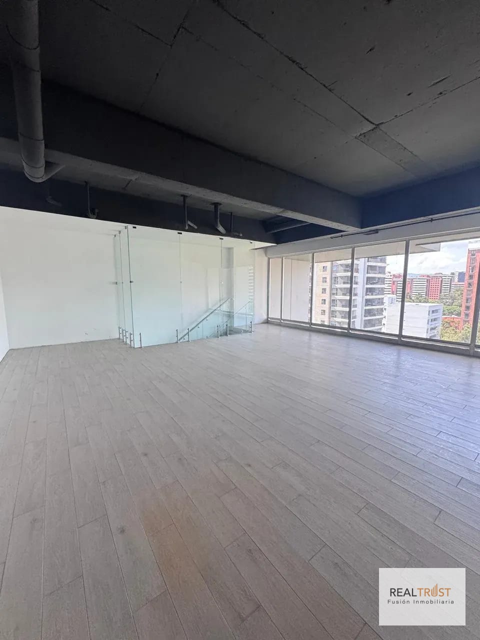 Oficina en renta Vasanta zona 10 — Oficina en Alquiler en Vasanta, Zona 10, Guatemala, Ciudad — foto 10 de 11