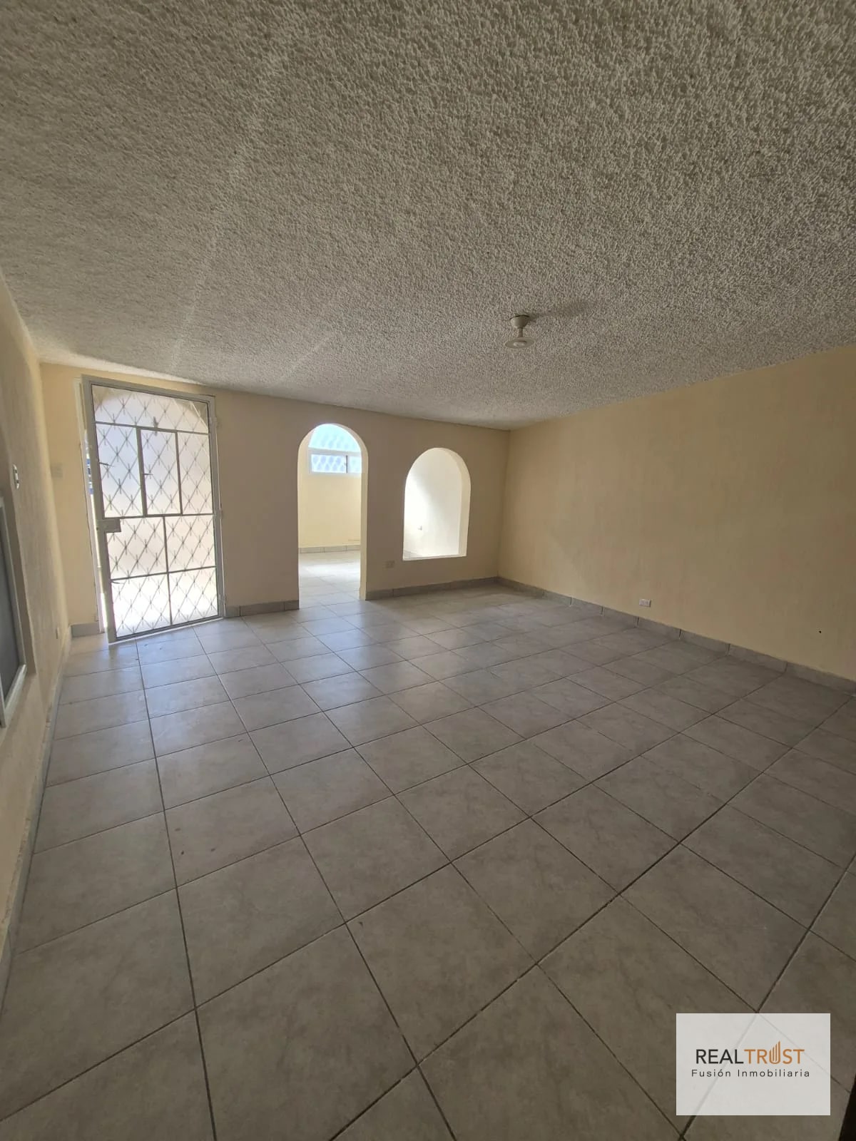 OPORTUNIDAD EN VENTA CASA DE UN NIVEL REMODELADA — Casa en Venta en Zona 7, Guatemala, Ciudad — foto 1 de 9