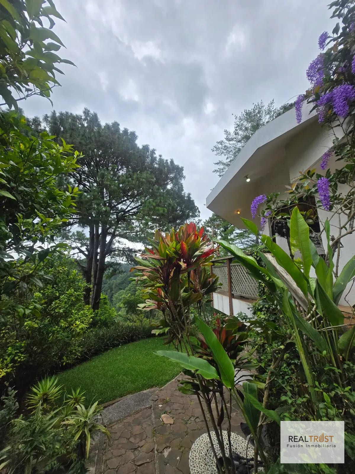 Casa con terreno ideal para desarrollar, dentro de Muxbal — Terreno en Venta en Muxbal, Guatemala, Ciudad — foto 1 de 6
