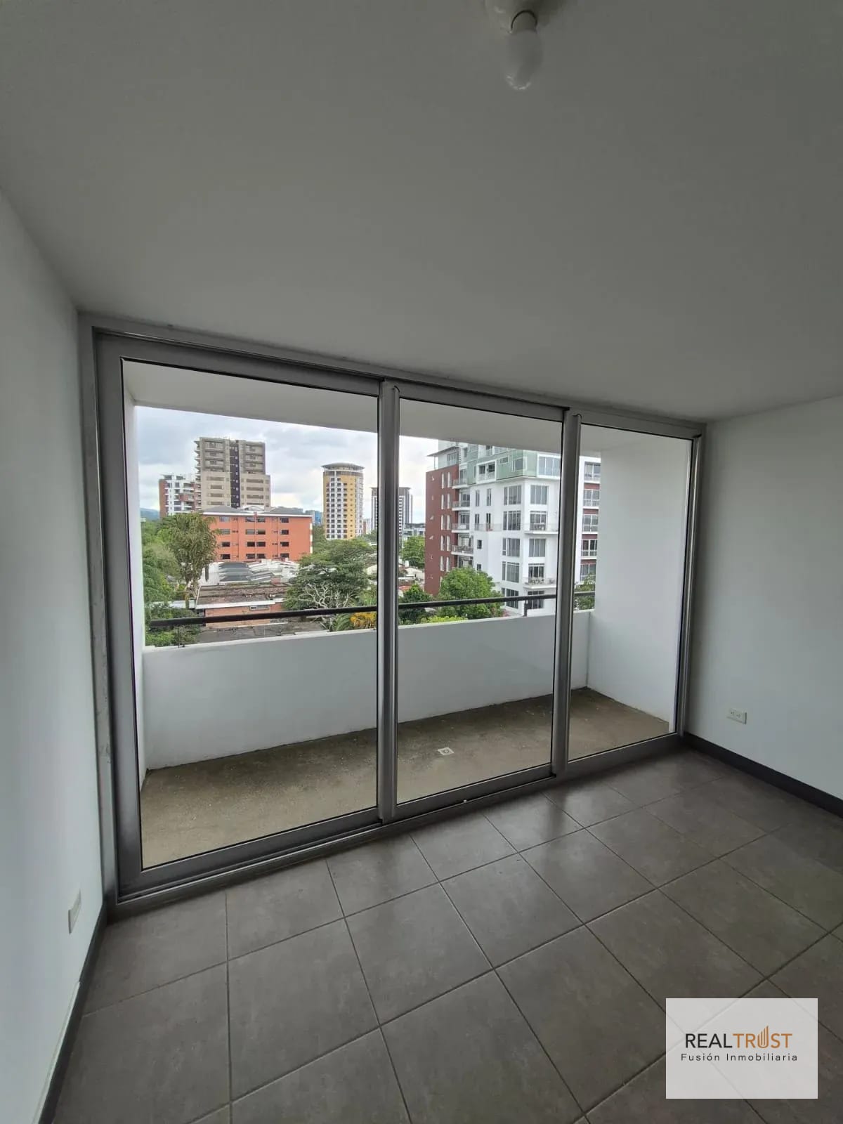 APARTAMENTO EN RENTA VISTA HERMOSA 2, ZONA 15 — Apartamento en Alquiler en Zona 15, Guatemala, Ciudad — foto 2 de 9