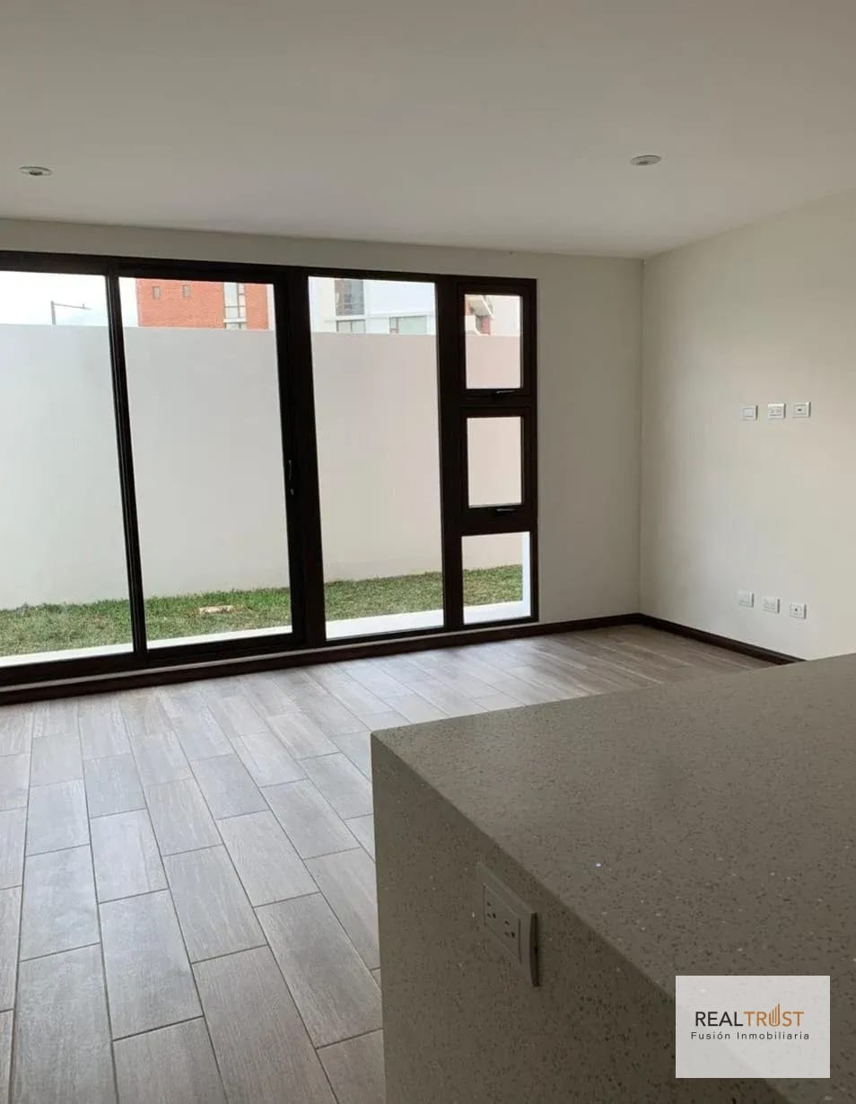 EN VENTA APARTAMENTO CON JARDÍN SAN ISIDRO 2021, ZONA 16 — Apartamento en Venta en Zona 16, Guatemala, Ciudad — foto 1 de 5