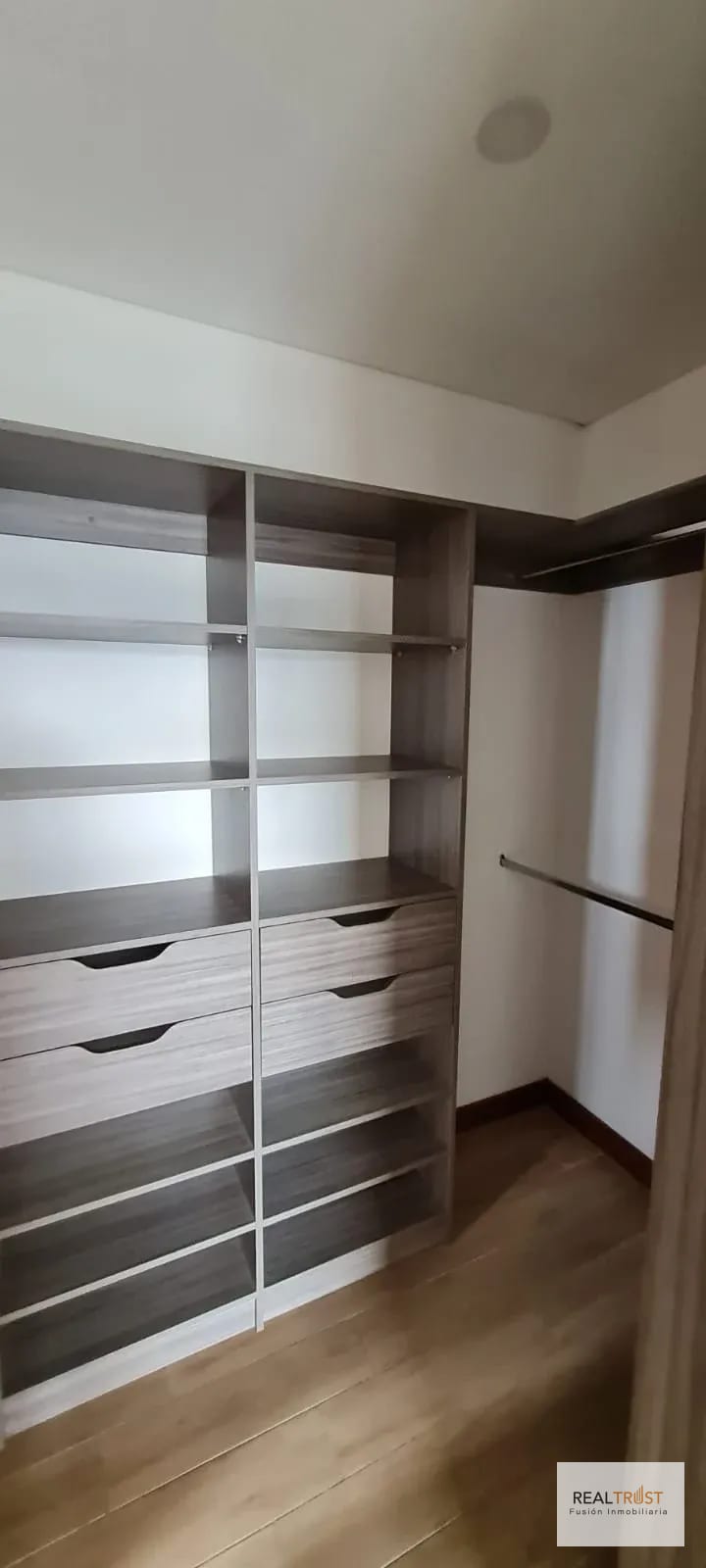 VENDO APARTAMENTO ZONA 15, VISTA HERMOSA 1 — Apartamento en Venta en Zona 15, Guatemala, Ciudad — foto 5 de 8