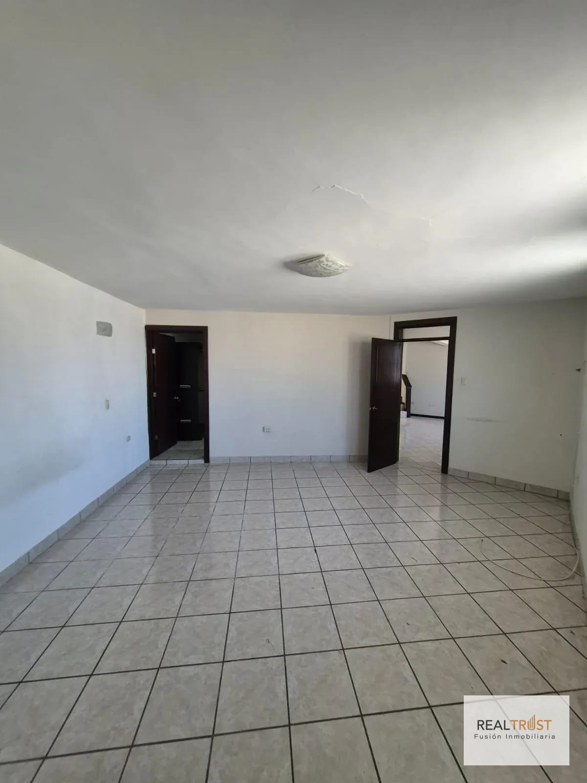 GRAN OPORTUNIDAD DE INVERSIÓN EN CIUDAD DE PLATA, ZONA 7 — Casa en Venta en Zona 7, Guatemala, Ciudad — foto 3 de 12