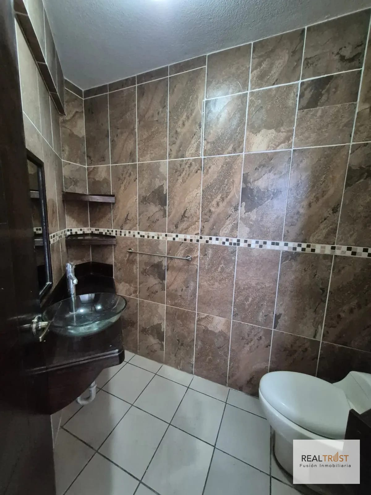 GRAN OPORTUNIDAD DE INVERSIÓN EN CIUDAD DE PLATA, ZONA 7 — Casa en Venta en Zona 7, Guatemala, Ciudad — foto 10 de 12