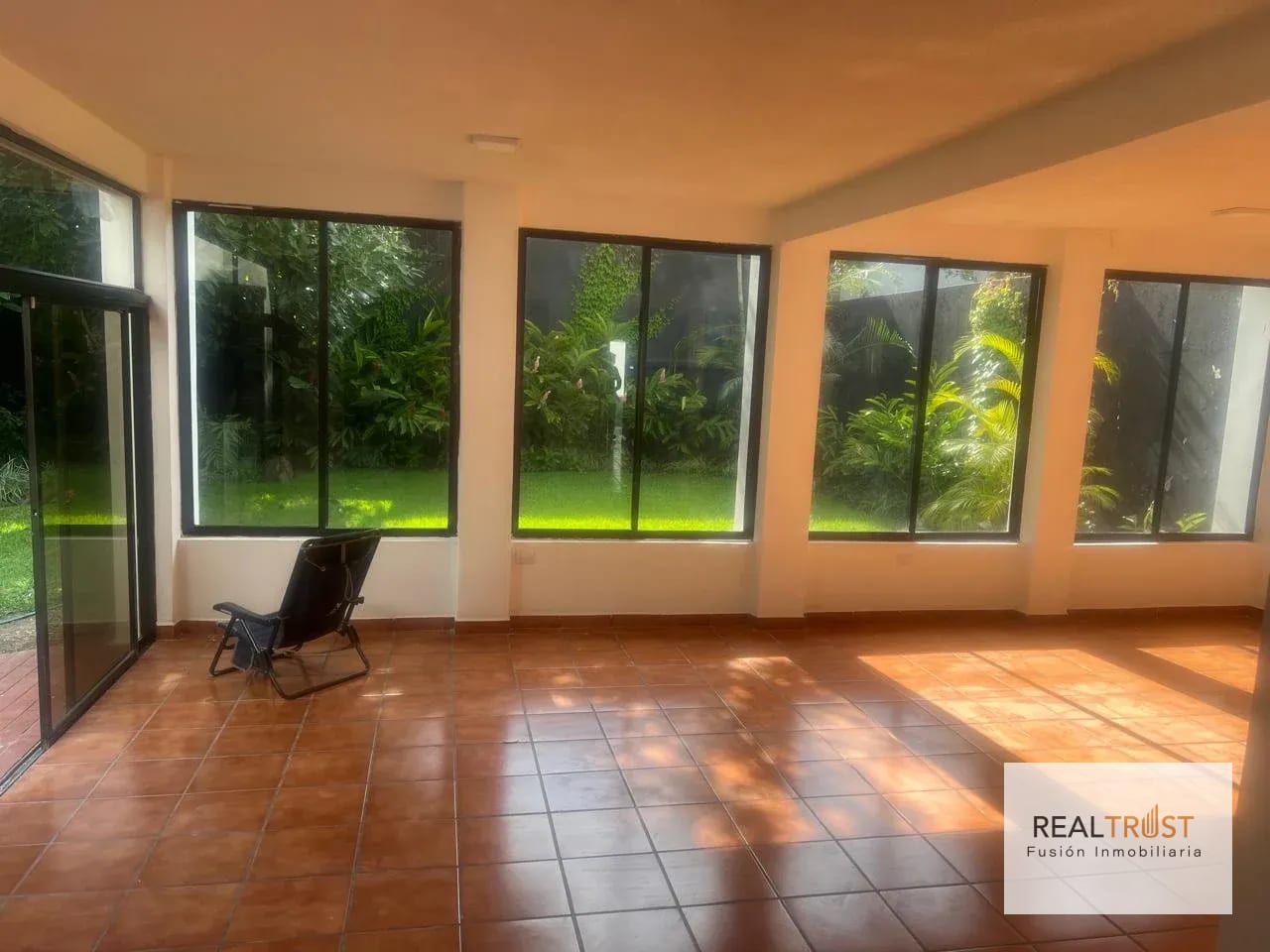 PROPIEDAD EN RENTA PARA OFICINAS A PUERTA CERRADA — Casa en Alquiler en Zona 14, Guatemala, Ciudad — foto 3 de 15
