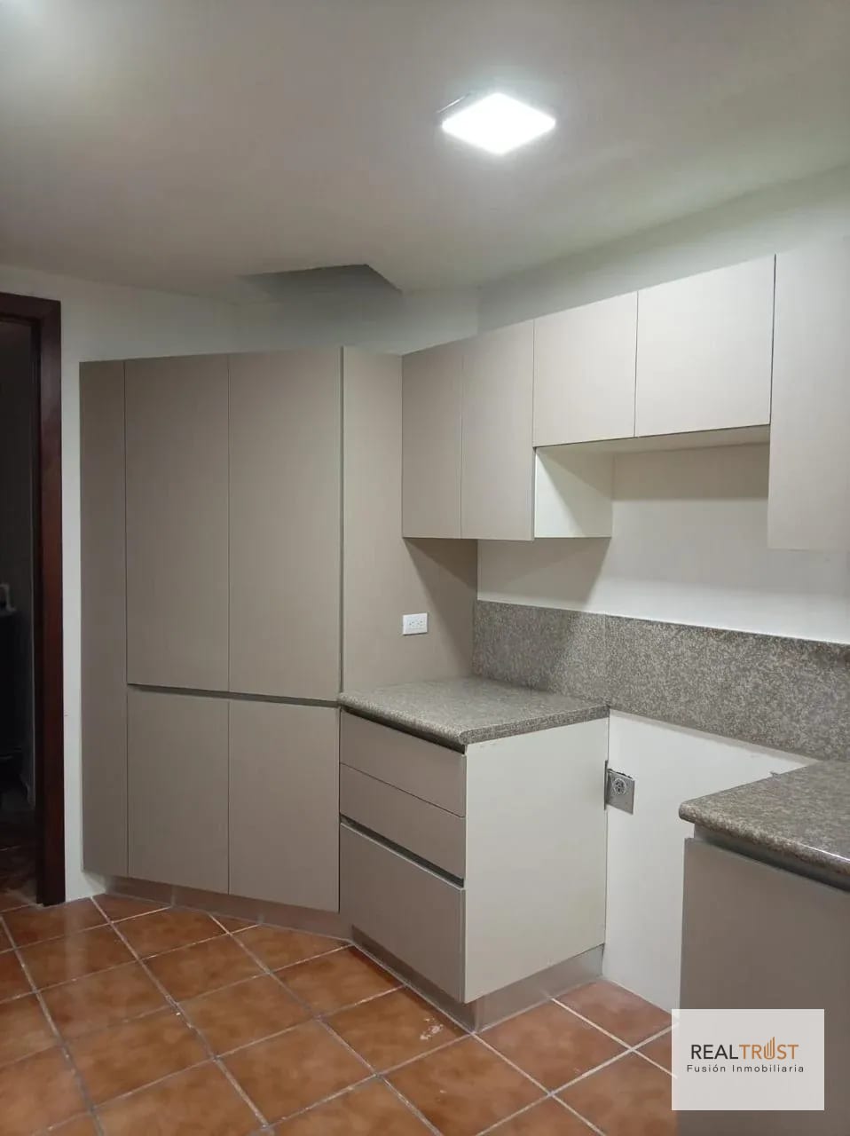 PROPIEDAD EN RENTA PARA OFICINAS A PUERTA CERRADA — Casa en Alquiler en Zona 14, Guatemala, Ciudad — foto 4 de 15