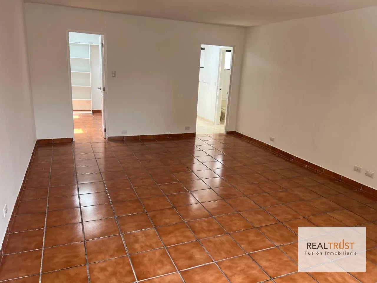 PROPIEDAD EN RENTA PARA OFICINAS A PUERTA CERRADA — Casa en Alquiler en Zona 14, Guatemala, Ciudad — foto 10 de 15