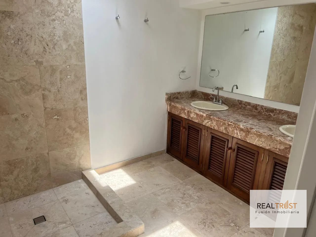 PROPIEDAD EN RENTA PARA OFICINAS A PUERTA CERRADA — Casa en Alquiler en Zona 14, Guatemala, Ciudad — foto 12 de 15
