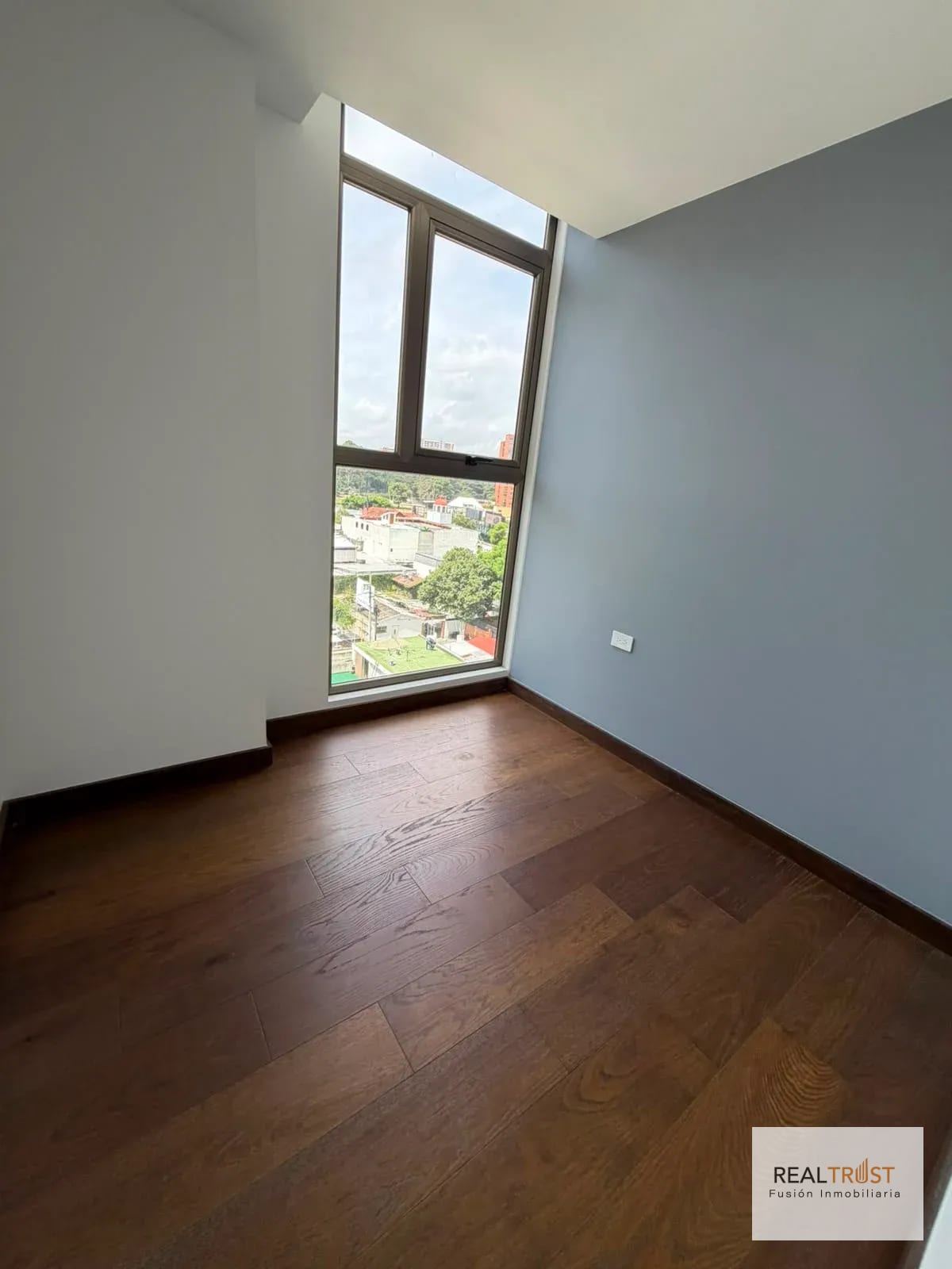 Apartamento en renta Atarah zona 10 — Apartamento en Alquiler en Atarah, Zona 10, Guatemala, Ciudad — foto 4 de 16