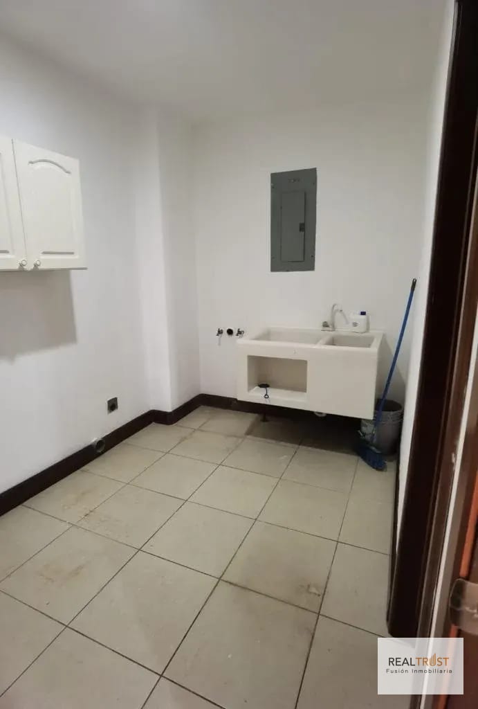 Precioso y amplio apartamento en Colonia Oakland. — Apartamento en Venta en Zona 10, Guatemala, Ciudad — foto 6 de 17