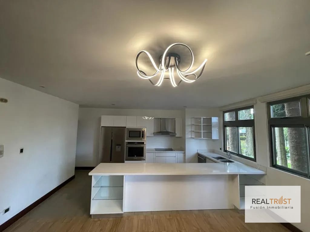 Precioso y amplio apartamento en Colonia Oakland. — Apartamento en Venta en Zona 10, Guatemala, Ciudad — foto 7 de 17