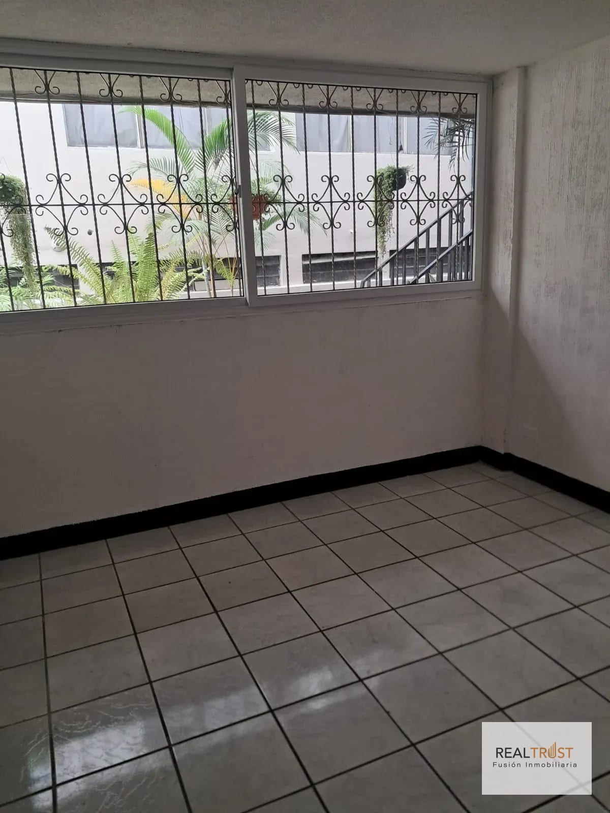 Amplio apartamento tipo casa en renta | Zona 1 | Primer nivel — Apartamento en Alquiler en Zona 1, Guatemala, Ciudad — foto 4 de 15