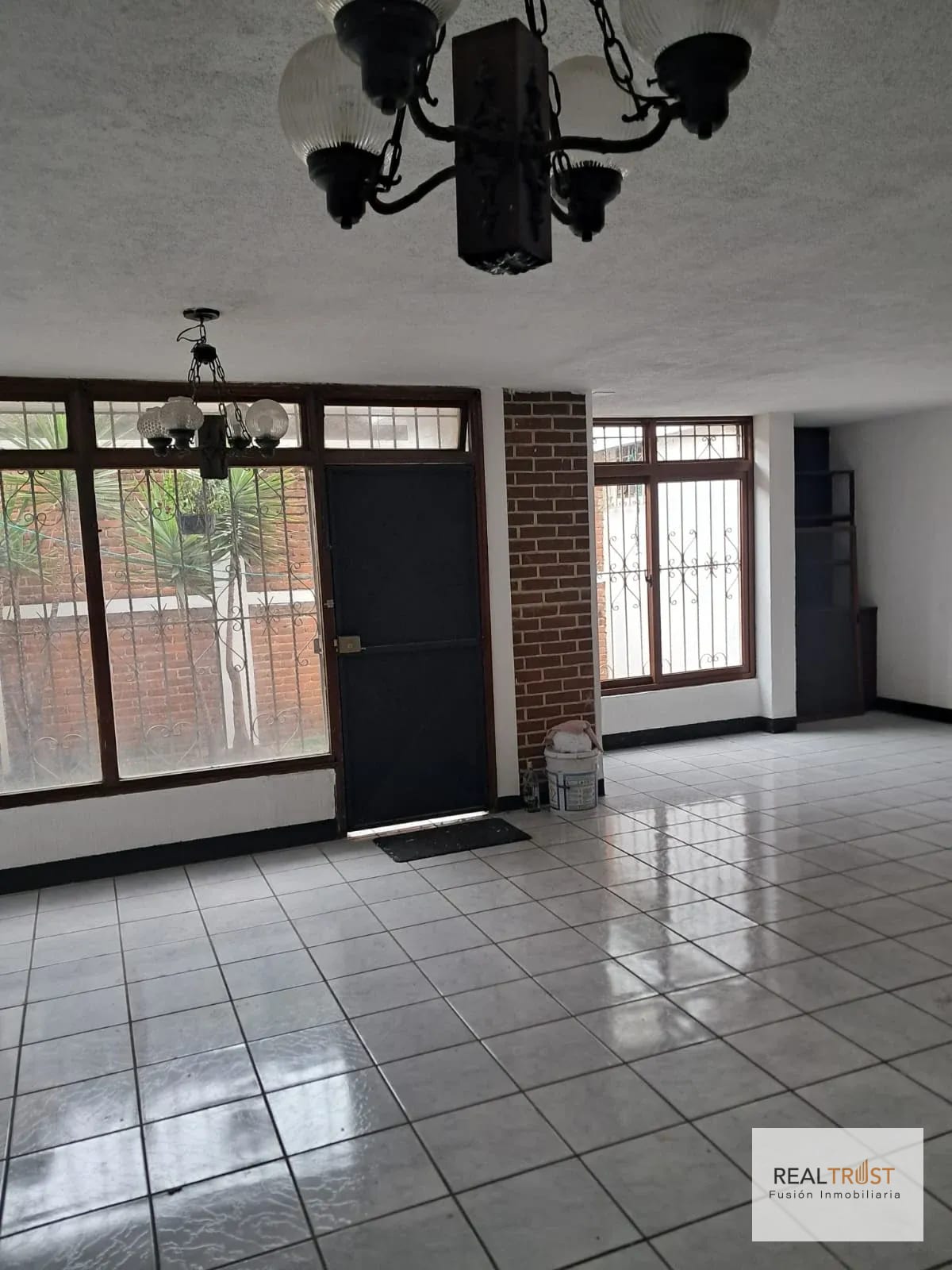 Amplio apartamento tipo casa en renta | Zona 1 | Primer nivel — Apartamento en Alquiler en Zona 1, Guatemala, Ciudad — foto 3 de 15