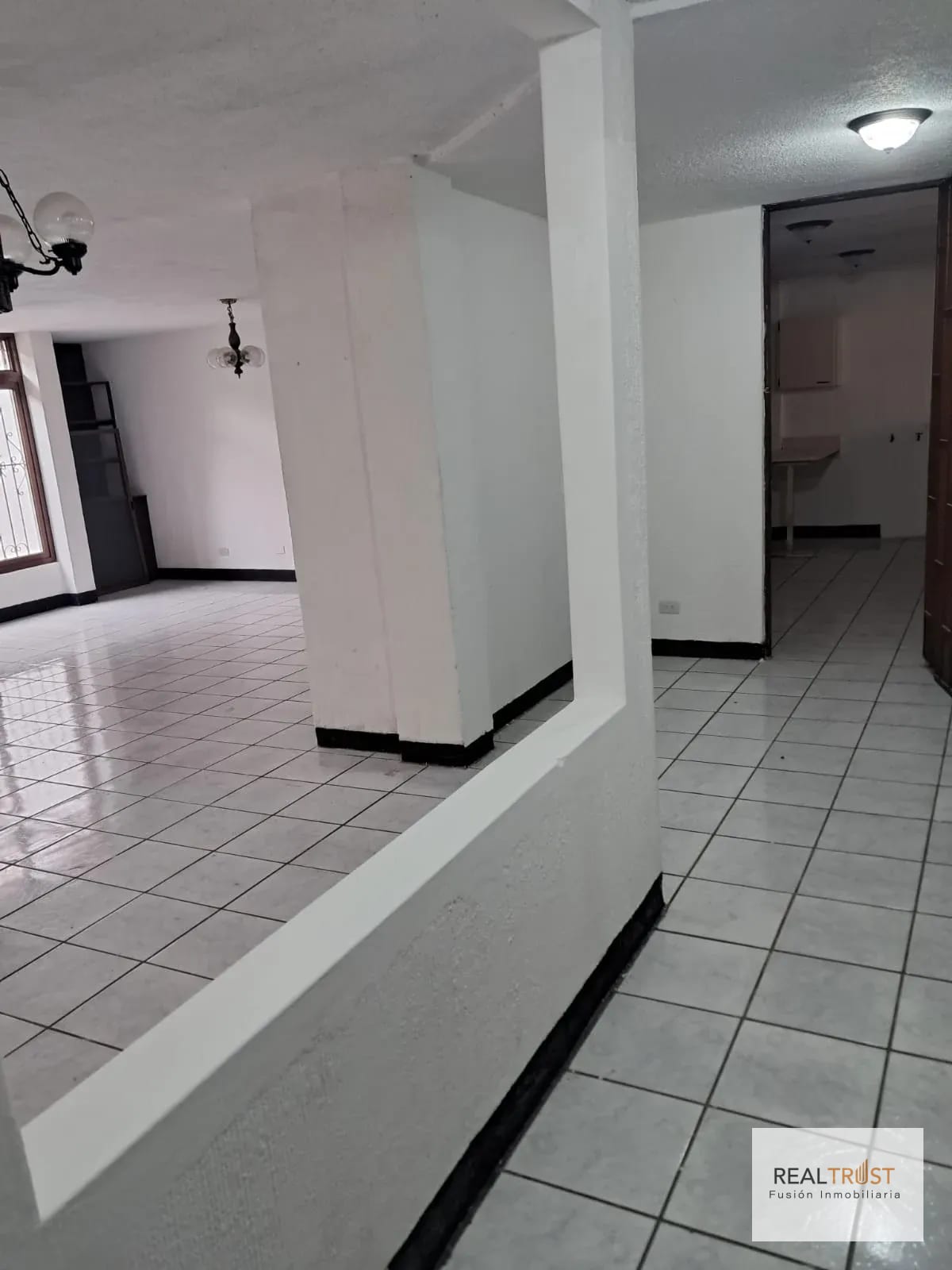 Amplio apartamento tipo casa en renta | Zona 1 | Primer nivel — Apartamento en Alquiler en Zona 1, Guatemala, Ciudad — foto 5 de 15