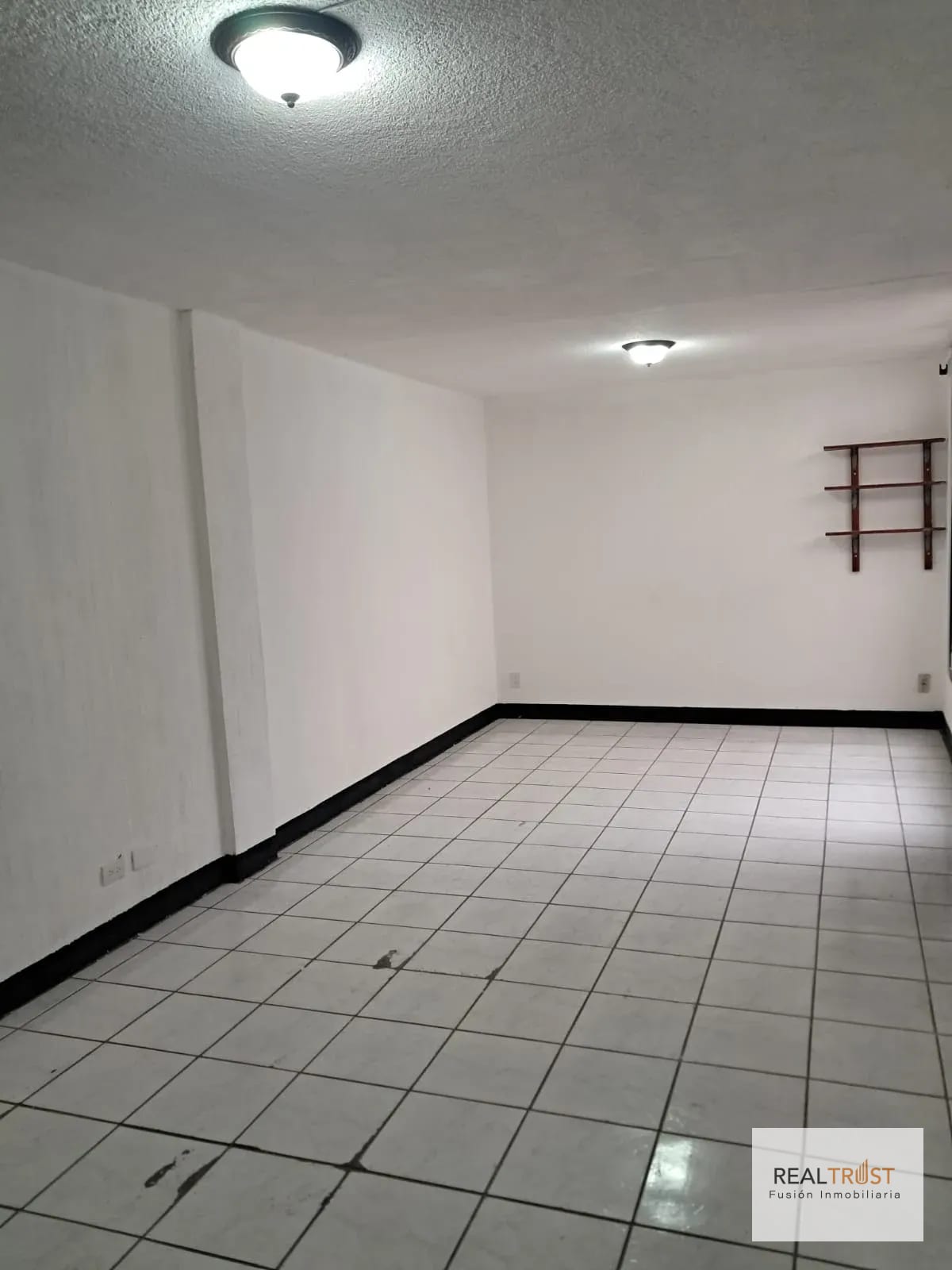 Amplio apartamento tipo casa en renta | Zona 1 | Primer nivel — Apartamento en Alquiler en Zona 1, Guatemala, Ciudad — foto 7 de 15