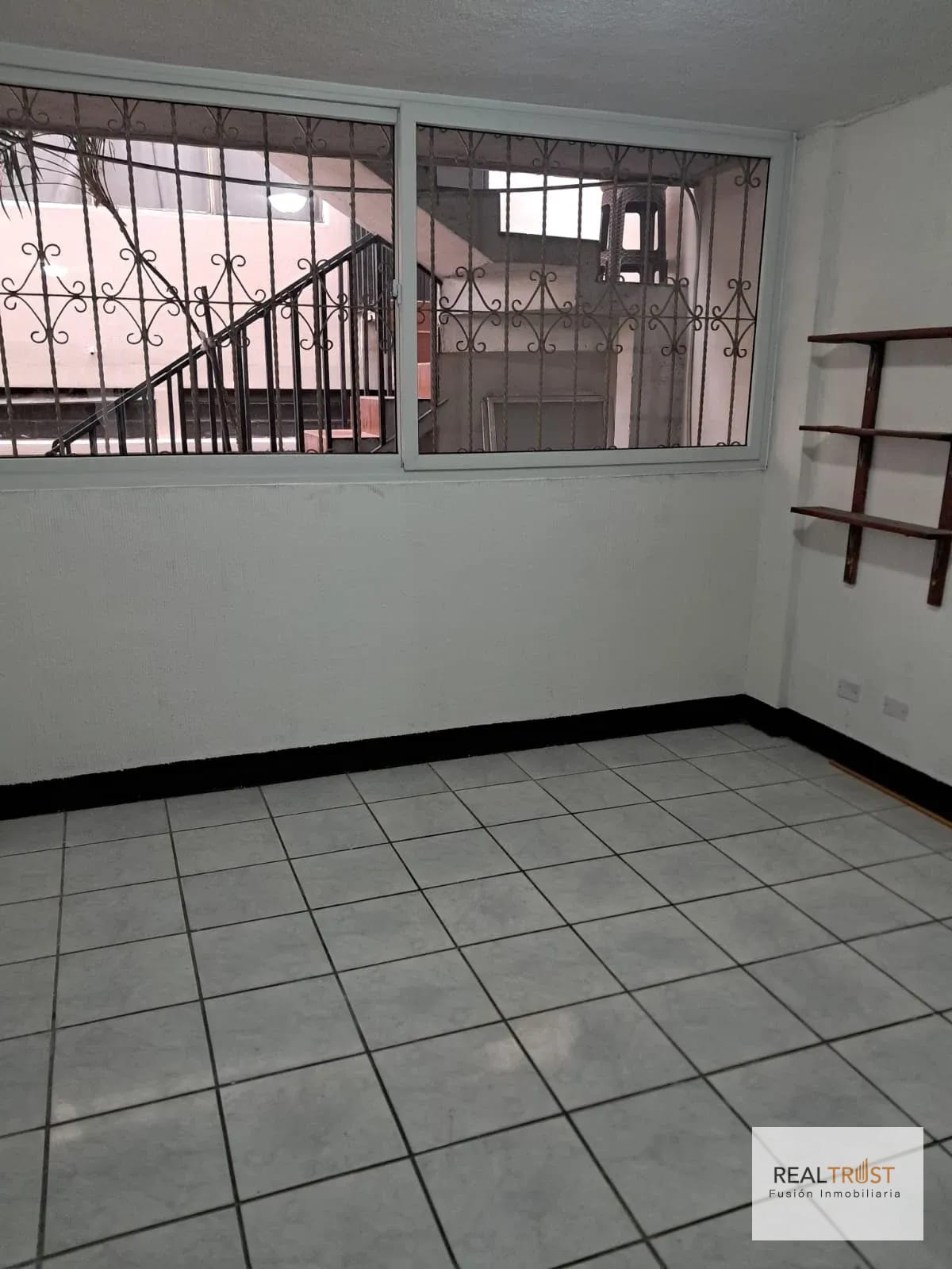 Amplio apartamento tipo casa en renta | Zona 1 | Primer nivel — Apartamento en Alquiler en Zona 1, Guatemala, Ciudad — foto 11 de 15