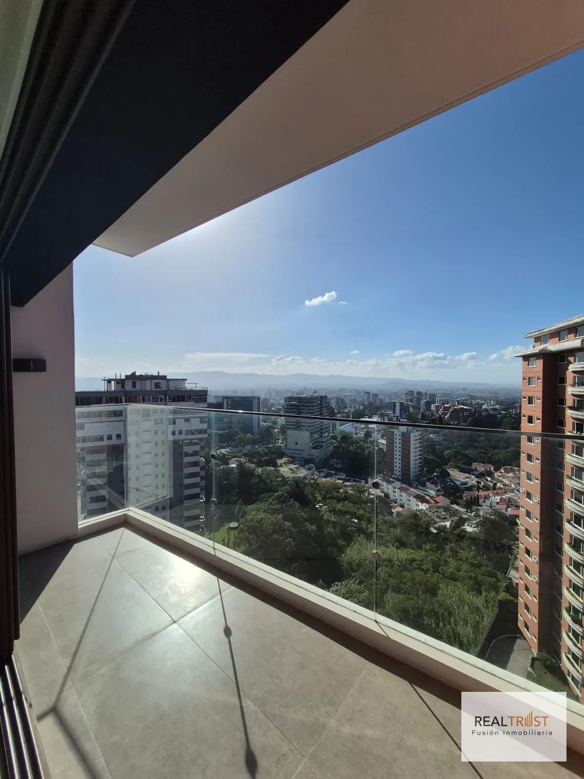 Rento Apartamento San Lázaro Zona 15 — Apartamento en Alquiler en Zona 15, Guatemala, Ciudad — foto 1 de 10