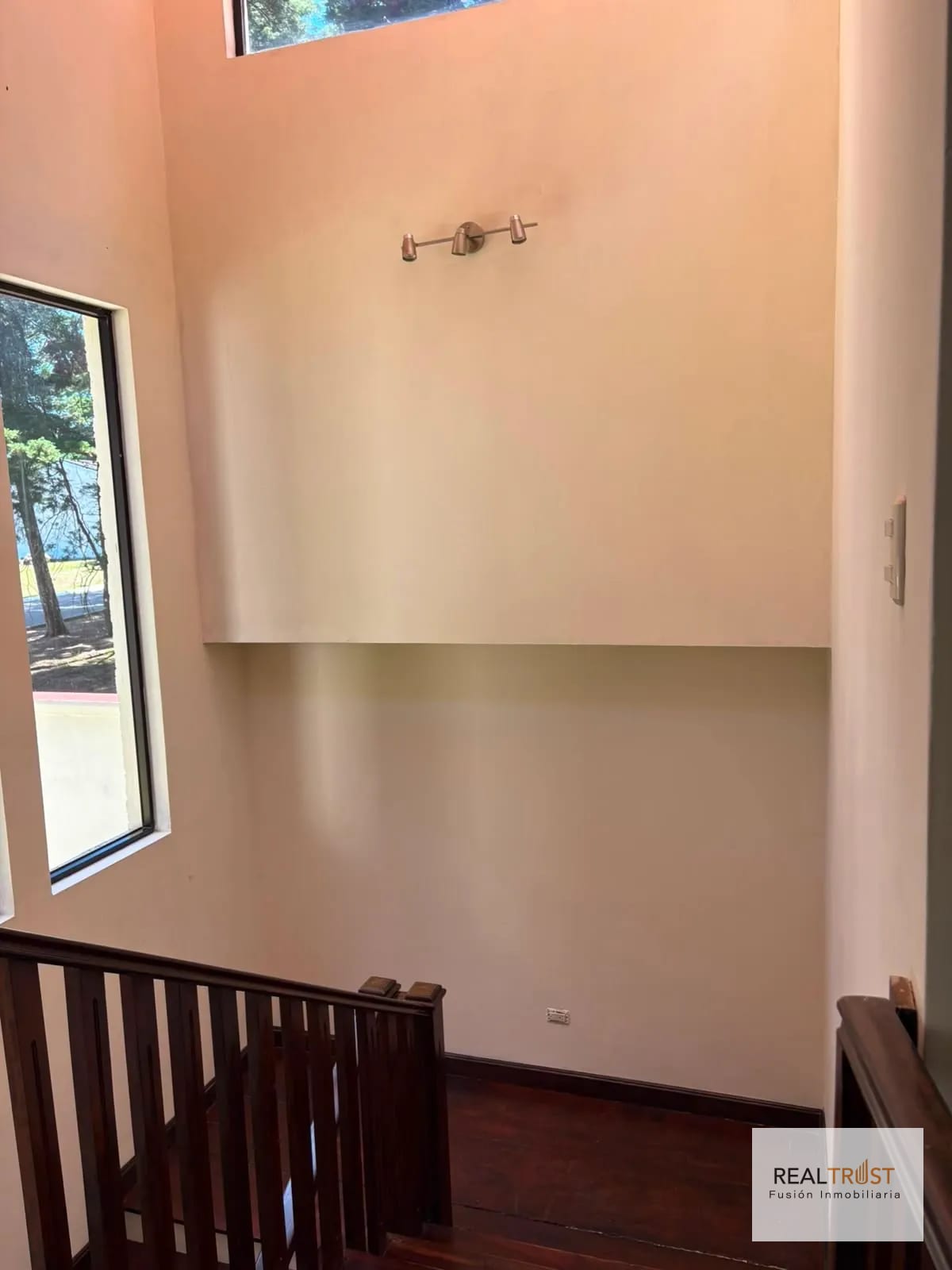 Casa en Renta con Amplio Jardín — Casa en Alquiler en Carretera a El Salvador, Guatemala, Ciudad — foto 11 de 16