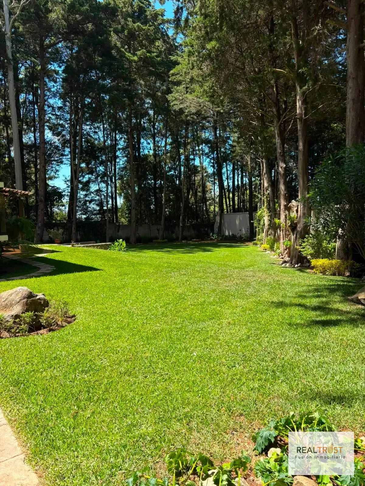 Casa en Renta con Amplio Jardín — Casa en Alquiler en Carretera a El Salvador, Guatemala, Ciudad — foto 10 de 16