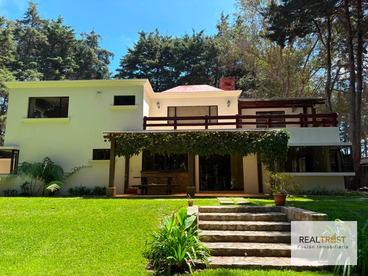 Casa en Renta con Amplio Jardín — Casa en Alquiler en Carretera a El Salvador, Guatemala, Ciudad — foto 1 de 16