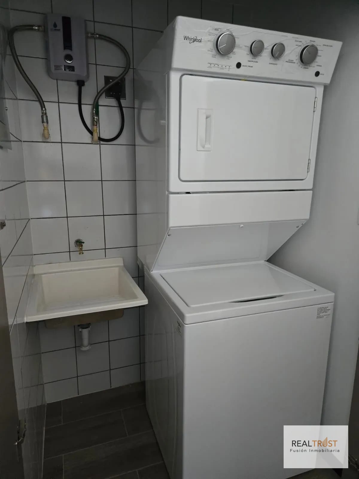 Apartamento en renta zona 10 — Apartamento en Alquiler en Zona 10, Guatemala, Ciudad — foto 4 de 16